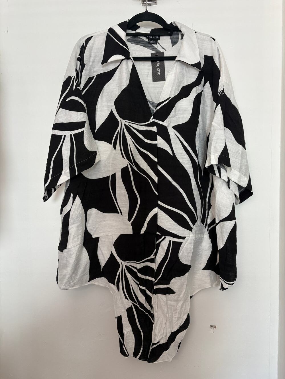 City Chic Black White Palm Print Tie Front Shirt Size L NWT